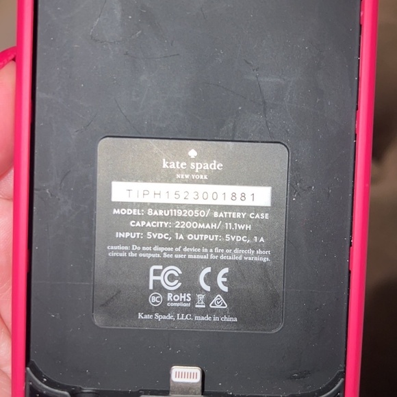 Kate Spade Gingham Black and White Apple I Phone 6 Charging Case - Picture 5 of 6